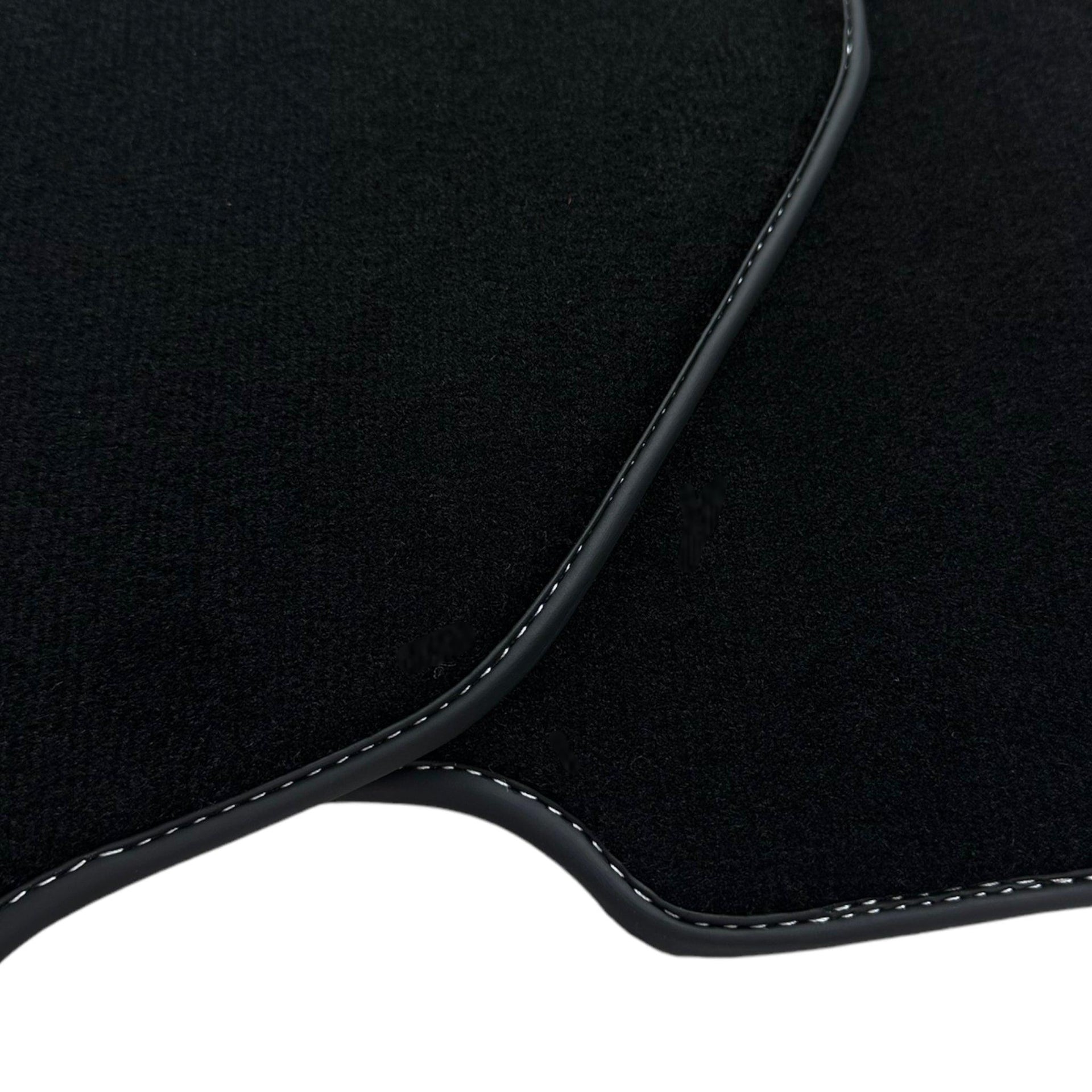 Black Floor Mats For Honda CR-V (1997-2001) - AutoWin