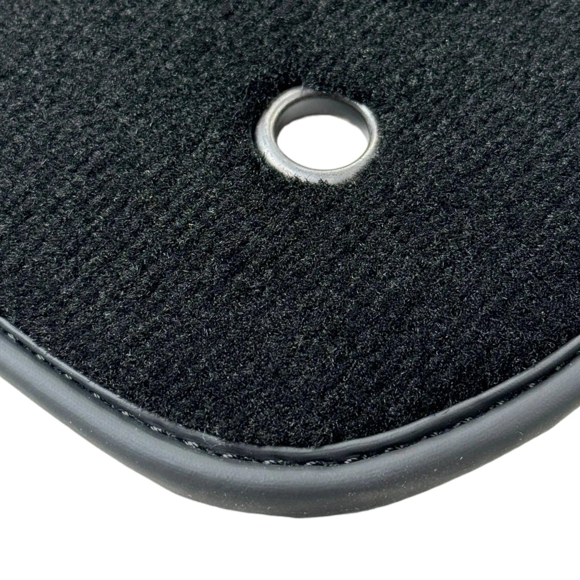 Black Floor Mats for Jeep Cherokee KL (2014-2024) - AutoWin