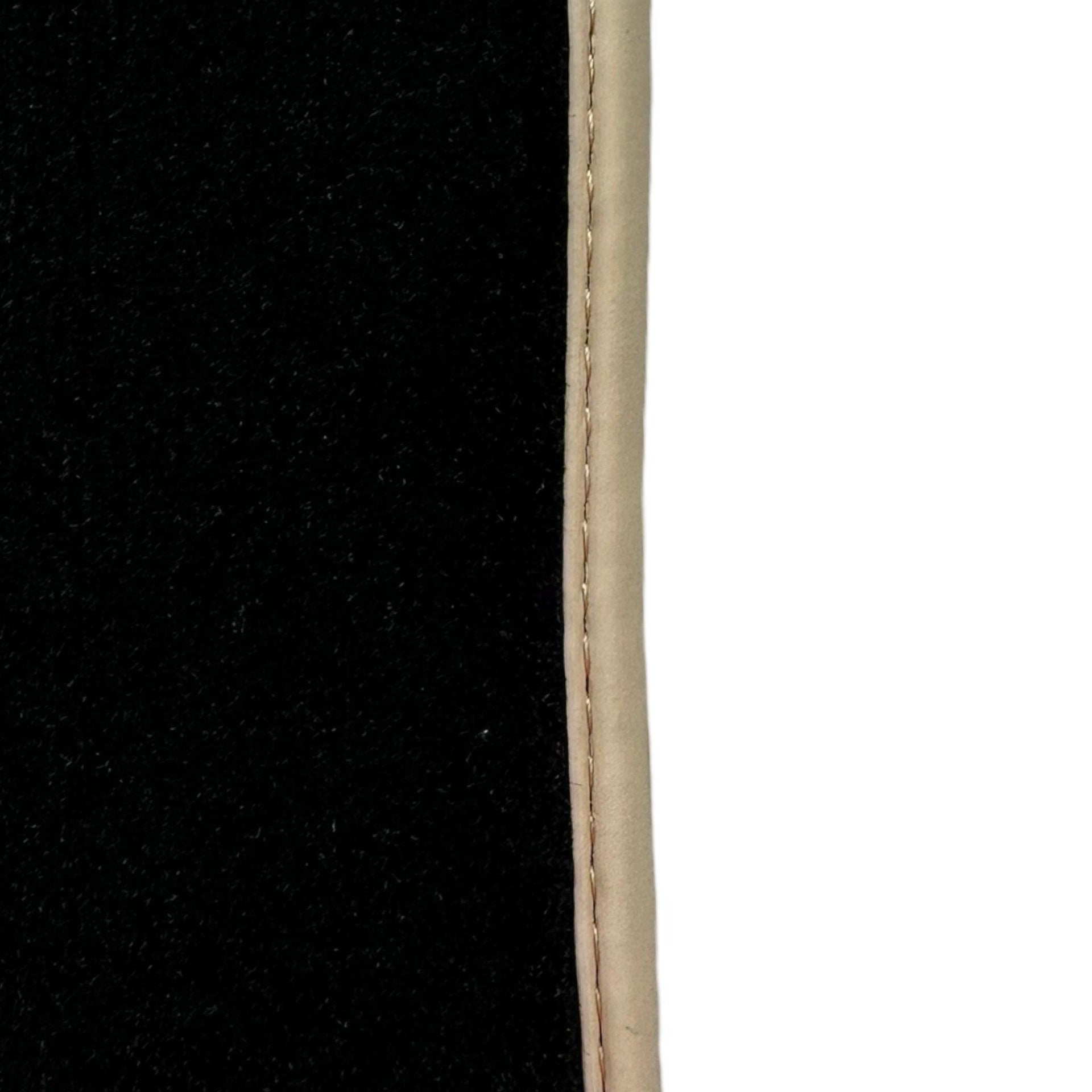 Black Floor Mats For Mitsubishi Pajero V80 (2006-2011) ER56 Design - AutoWin