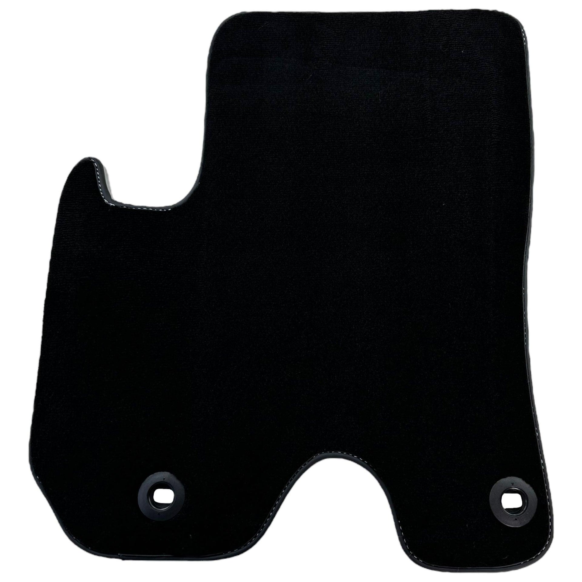 Black Floor Mats For Toyota RAV-4 (2003-2005) - AutoWin