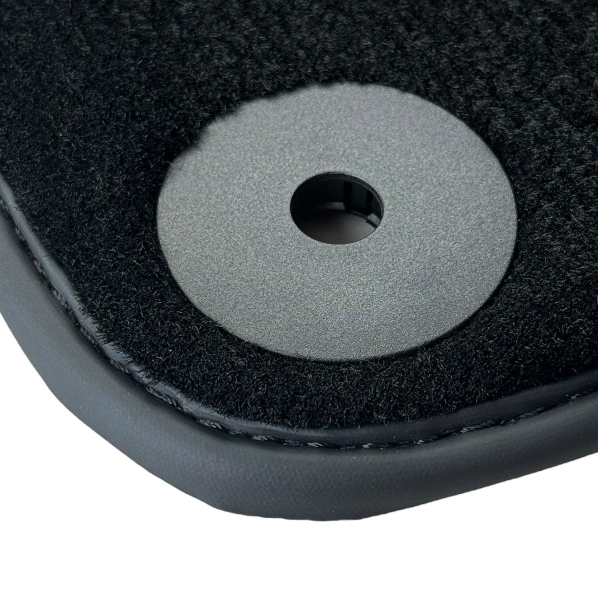 Black Floor Mats for Audi Q7 4L (2006-2015) - AutoWin