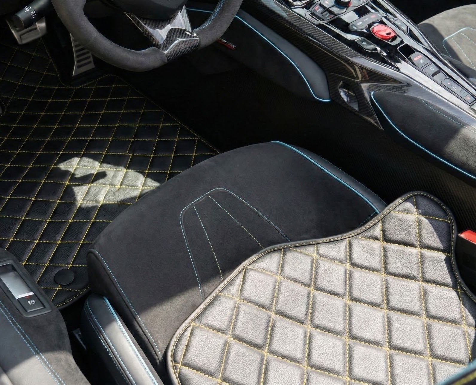 Customizable Leather Floor Mats with Vertical Hex Pattern for Lamborghini Centenario (2016-2017) - AutoWin