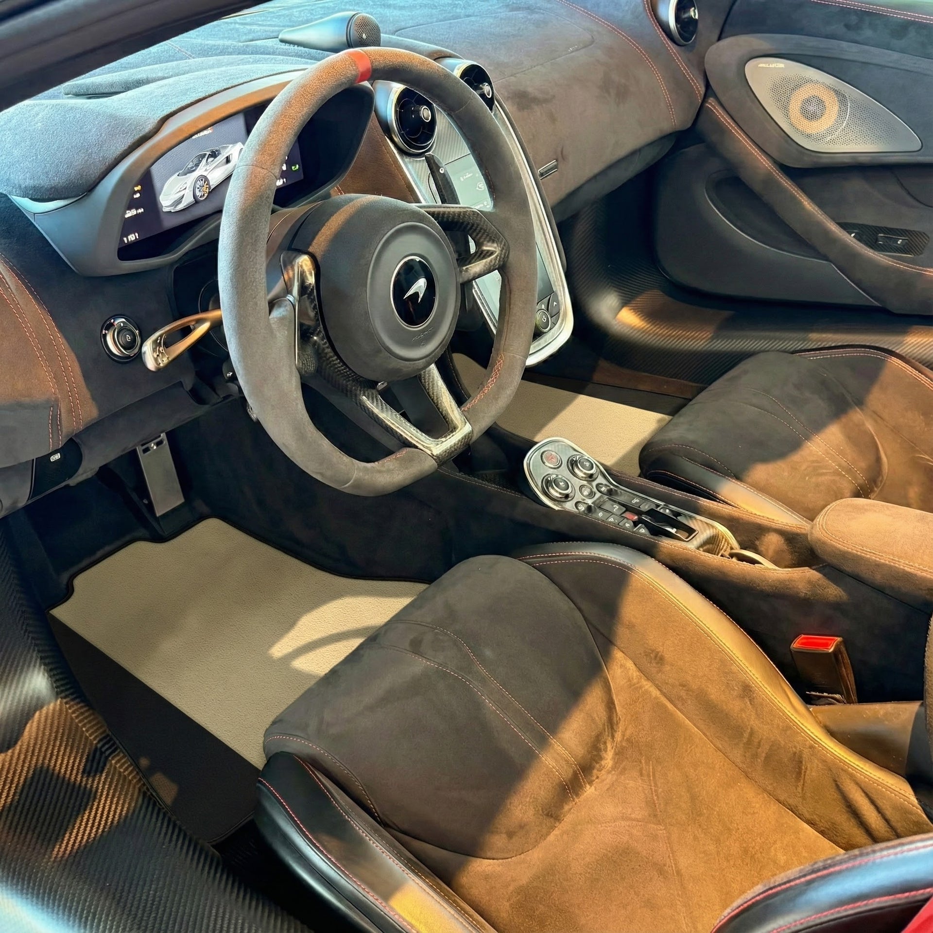 Customizable Leather Floor Mats with Hex Pattern for McLaren 600LT (2018-2020) - AutoWin