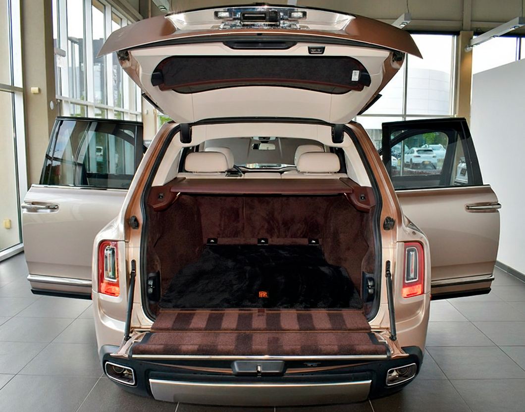 Black Car Floor Mats for Rolls-Royce Cullinan (2018-2025) with Black Floral Skull Design - AutoWin