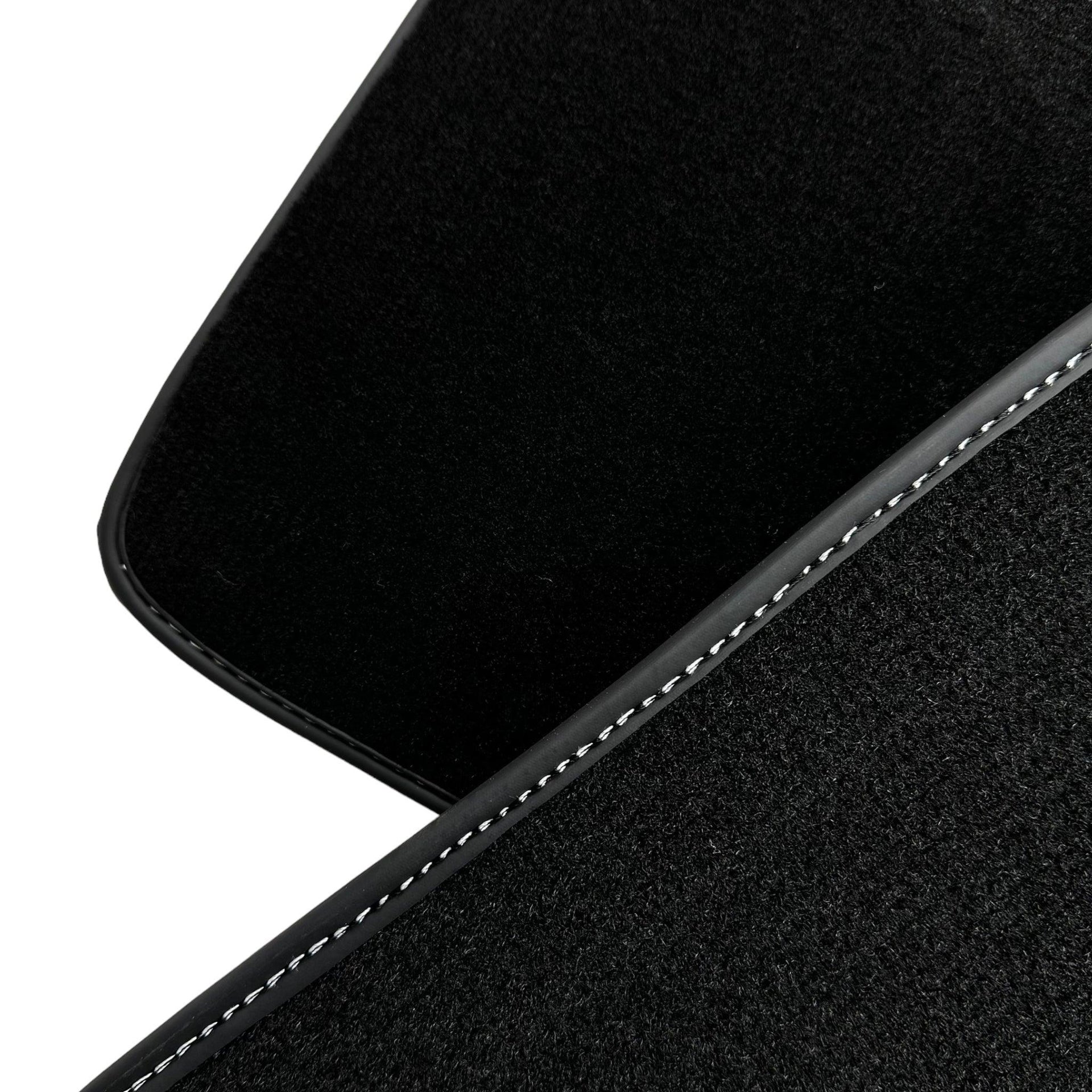 Black Floor Mats For Mitsubishi Pajero III (2000-2004) - AutoWin