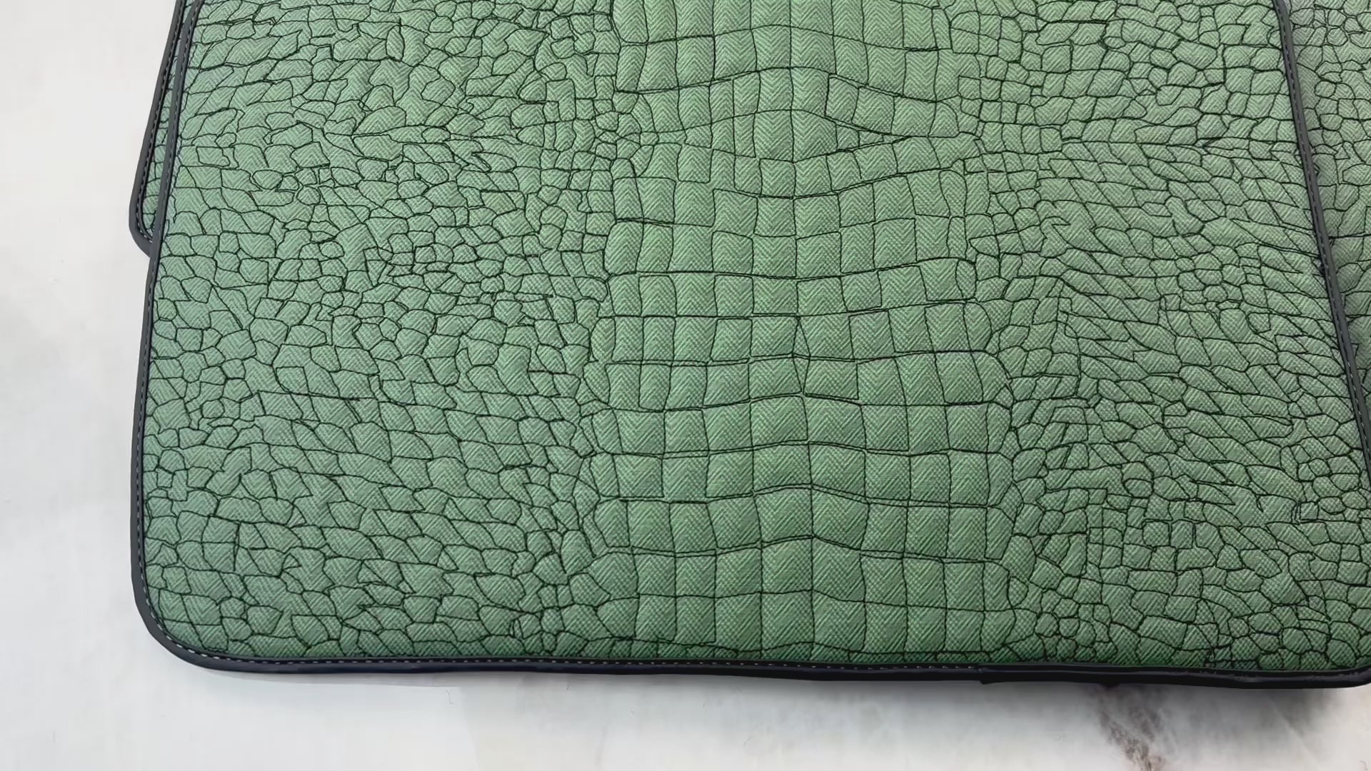 Green Leather Floor Mats For Rolls-Royce Cullinan RR31 (2018-2025) - ER56 Design