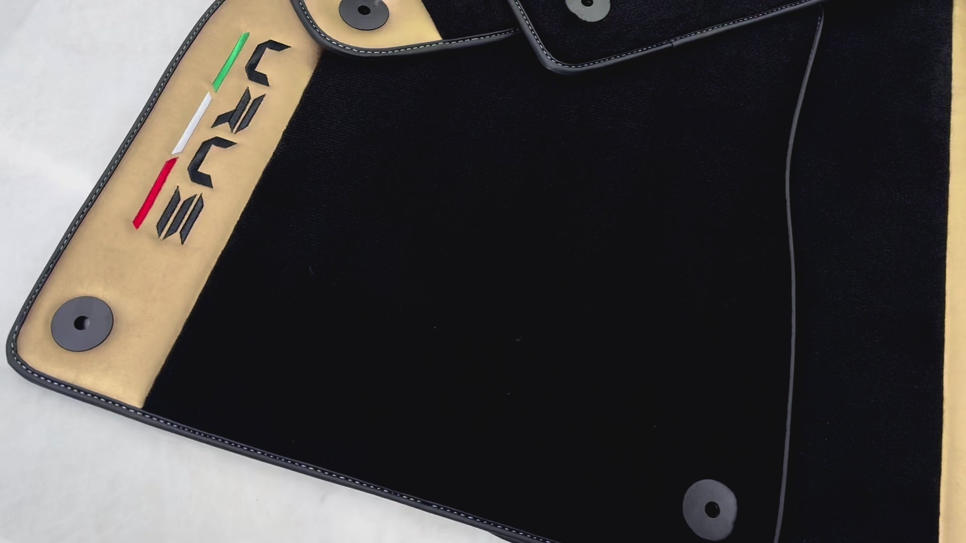 Italian Edition Black Floor Mats for Lamborghini Urus (2018-2026) with Gold Leather Border - AutoWin.EU