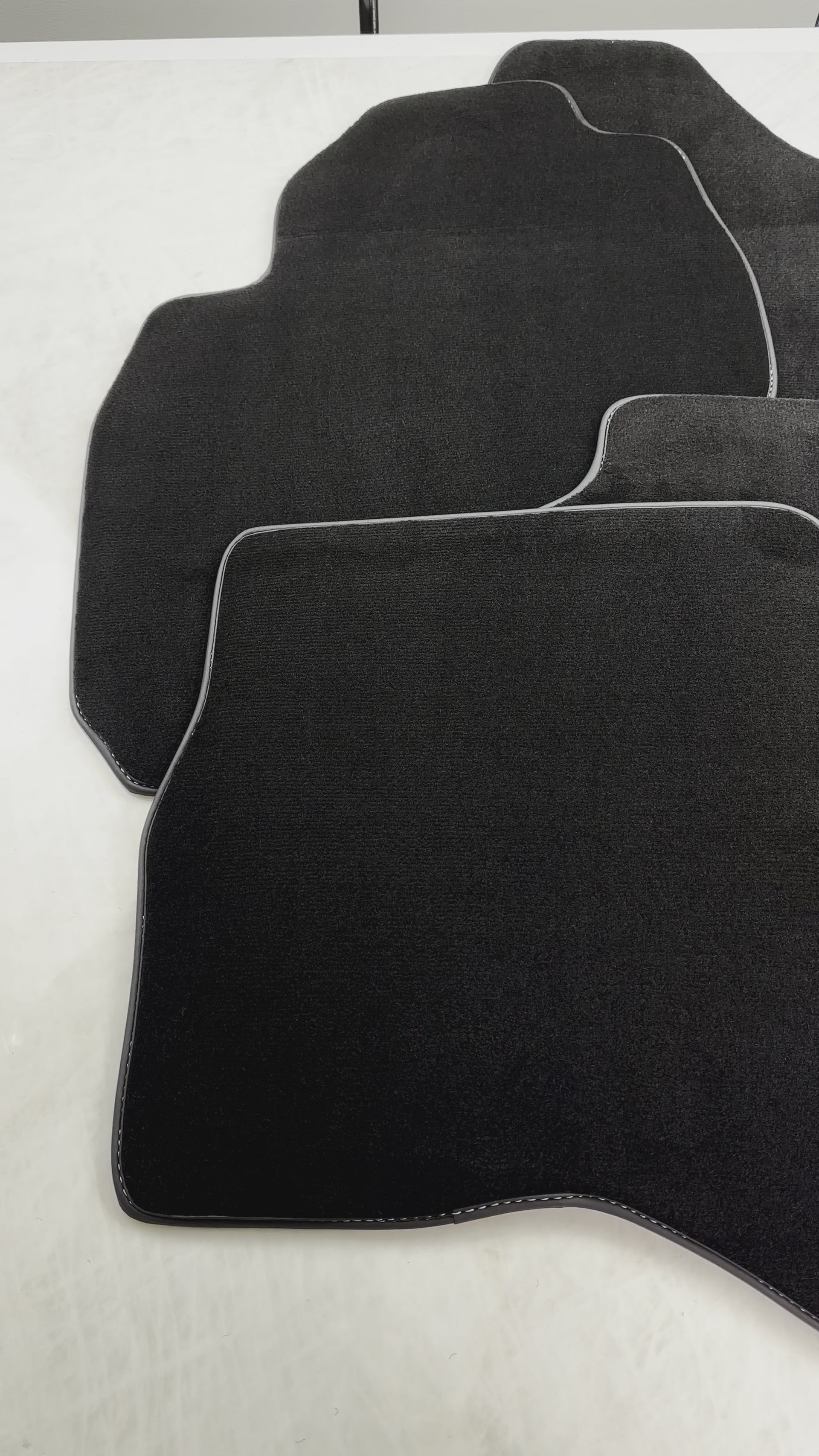 Black Floor Mats For Mitsubishi Pajero 1999-2005 - AutoWin