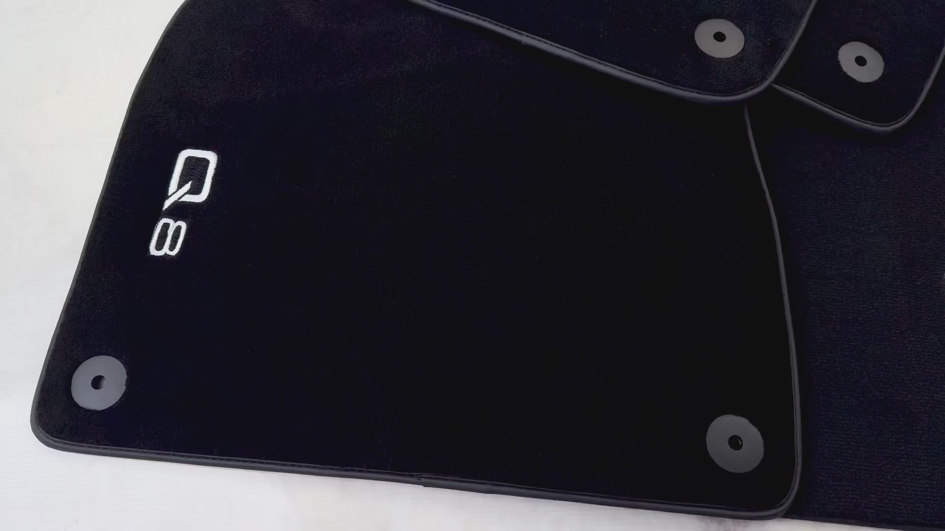 Black Floor Mats for Audi Q8 (2018-2023) - AutoWin.EU