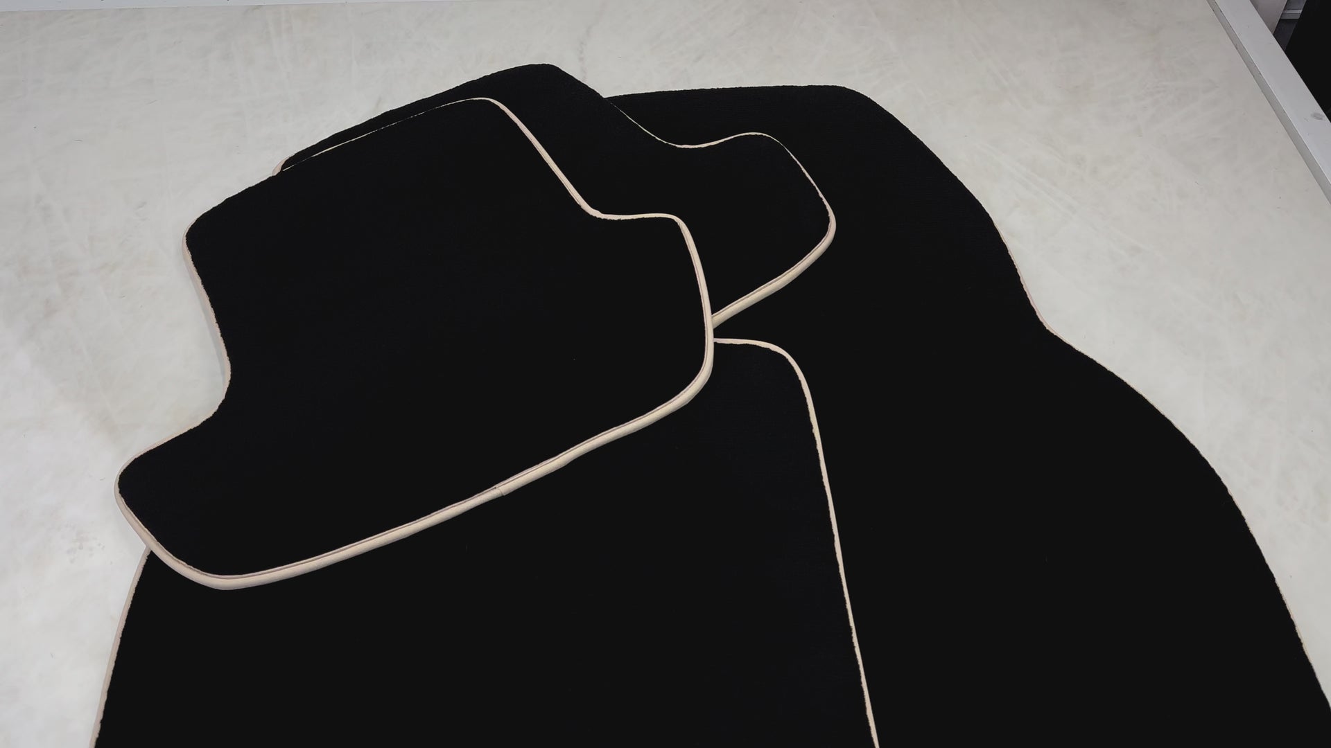 Black Floor Mats for Porsche Cayenne (2018-2023) | Beige Trim - AutoWin